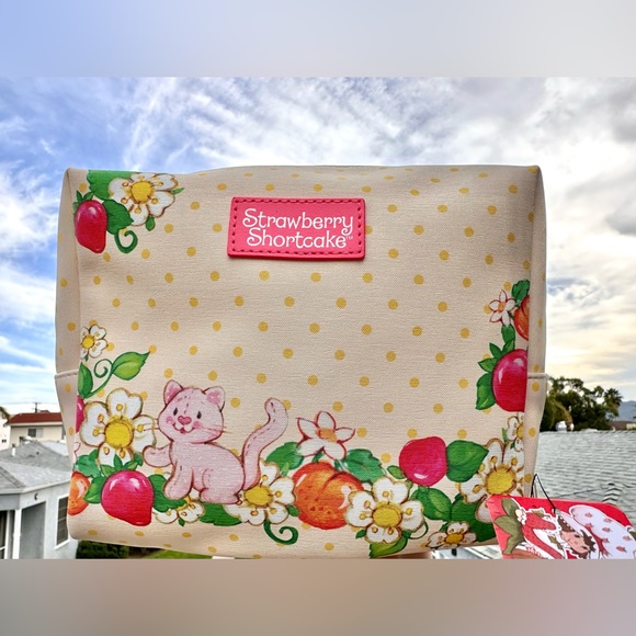 Strawberry Shortcake🍓Cosmetic Bag - Picture 6 of 7